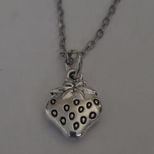 Chic Strawberry Pendant Necklace